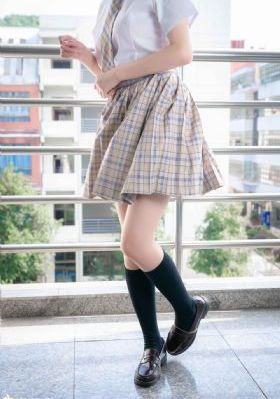 被几个老板摁在办公室里做_HD在线播放