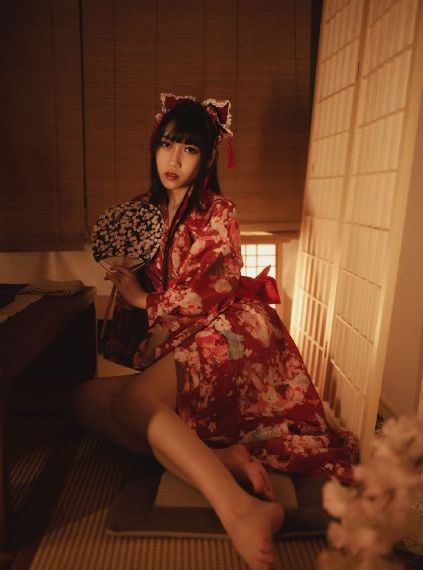 操白丝美女_高清版日韩电影在线